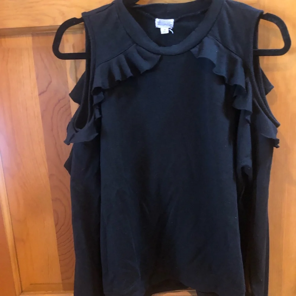 Black cutout shoulder sweatshirt size M - Picture 2 of 3